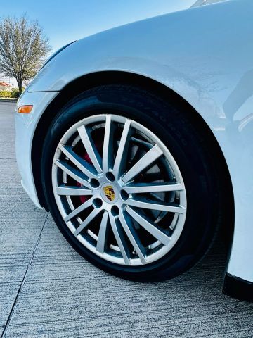 2014 Porsche Panamera - Image 10