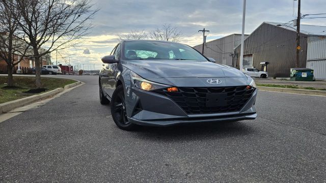 2021 Hyundai Elantra - Image 4