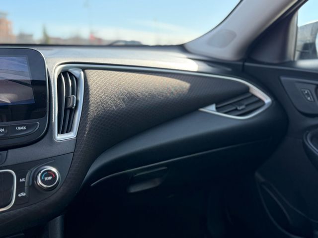 2020 Chevrolet Malibu - Image 18