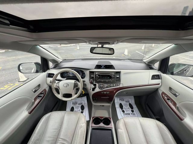 2011 Toyota Sienna Xle Minivan 4d - Image 19