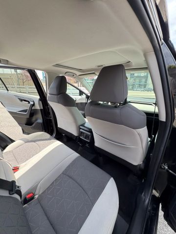 2021 Toyota Rav4 - Image 19