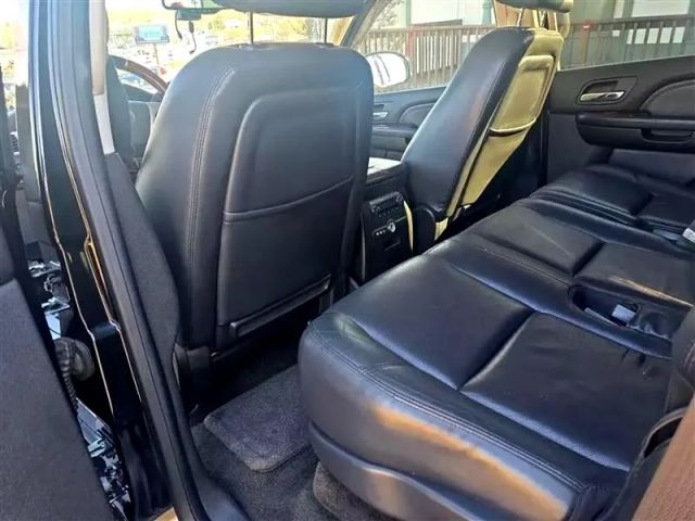 2007 Cadillac Escalade - Image 21
