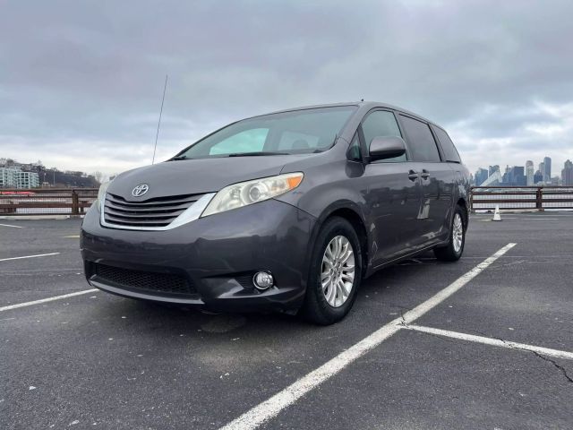 2011 Toyota Sienna Xle Minivan 4d - Image 5