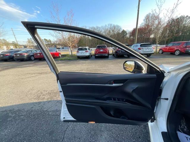 2018 TOYOTA CAMRY SEDAN WHITE AUTOMATIC - Peach State Motors