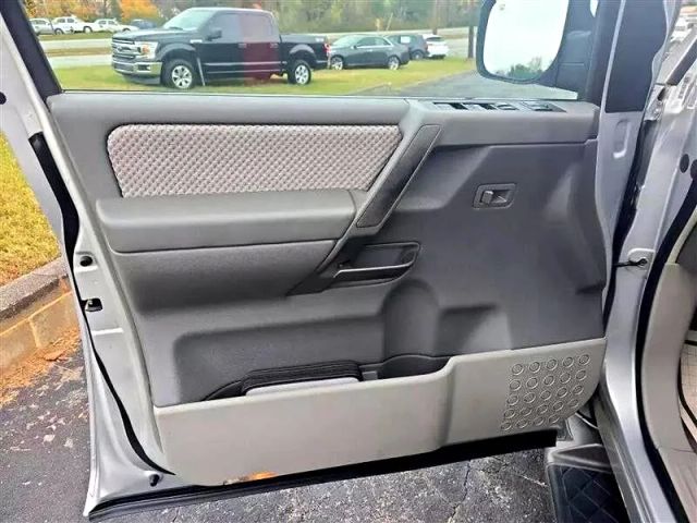 2004 Nissan Pathfinder Armada - Image 9