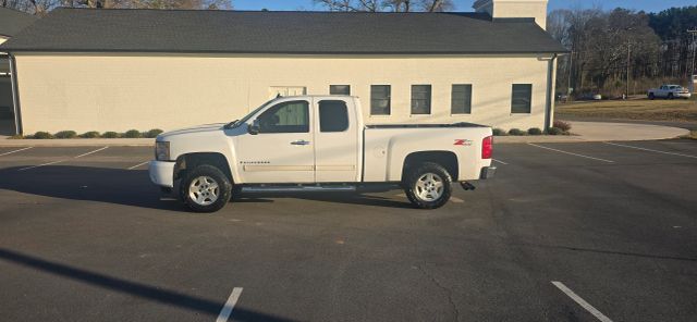 2009 Chevrolet Silverado 1500 Extended Cab - Image 6