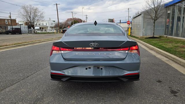 2021 Hyundai Elantra - Image 7