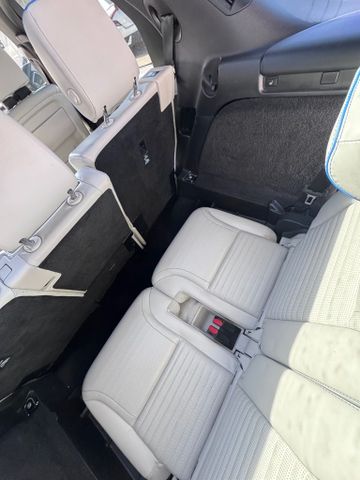 2018 Land Rover Discovery Hse Luxury Sport Utility 4d - Image 17