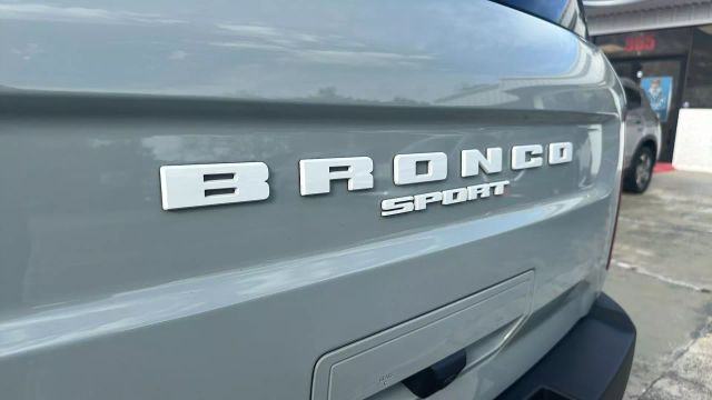 2023 Ford Bronco - Image 3