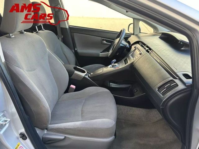 2012 Toyota Prius - Image 18