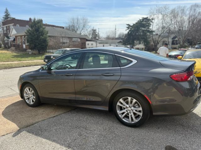 2017 Chrysler 200 - Image 7