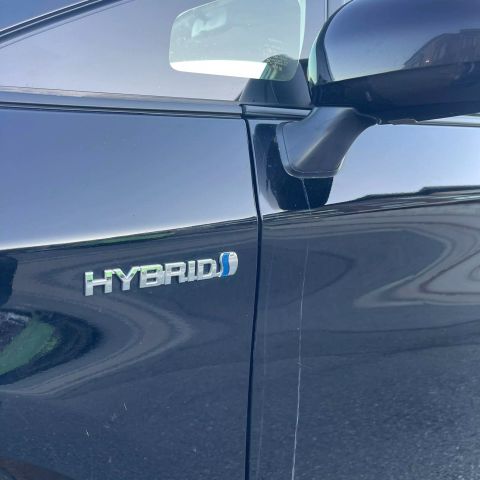 2015 Toyota Prius One Hatchback 4d - Image 23