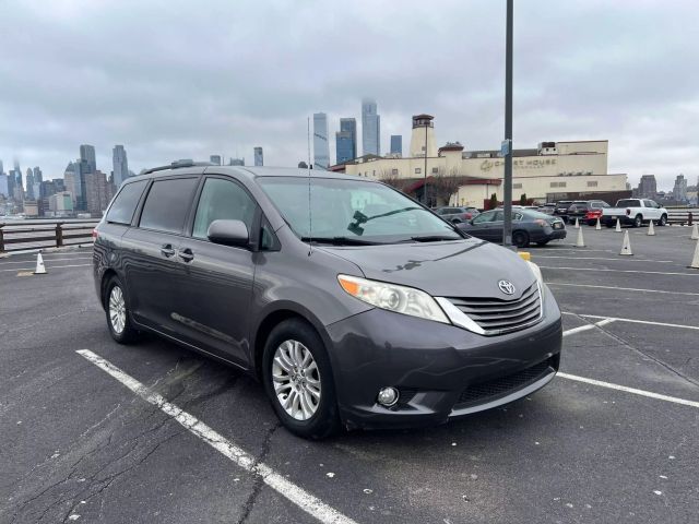 2011 Toyota Sienna Xle Minivan 4d - Image 1