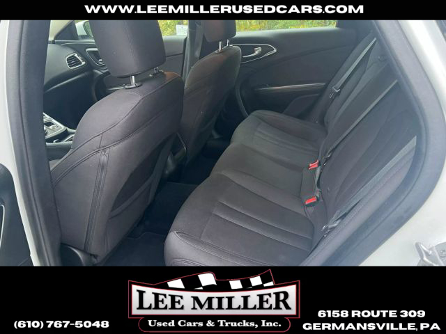 2015 Chrysler 200 - Image 15