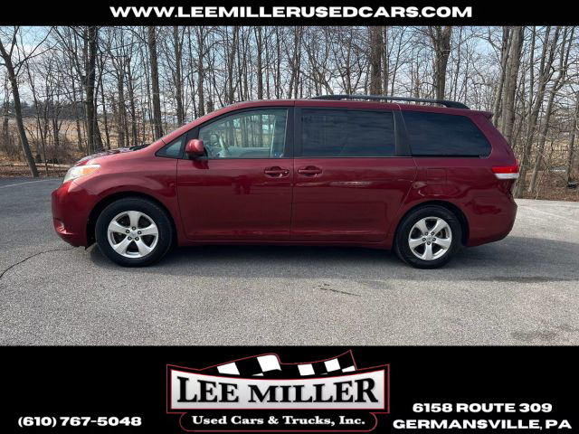2014 Toyota Sienna - Image 2