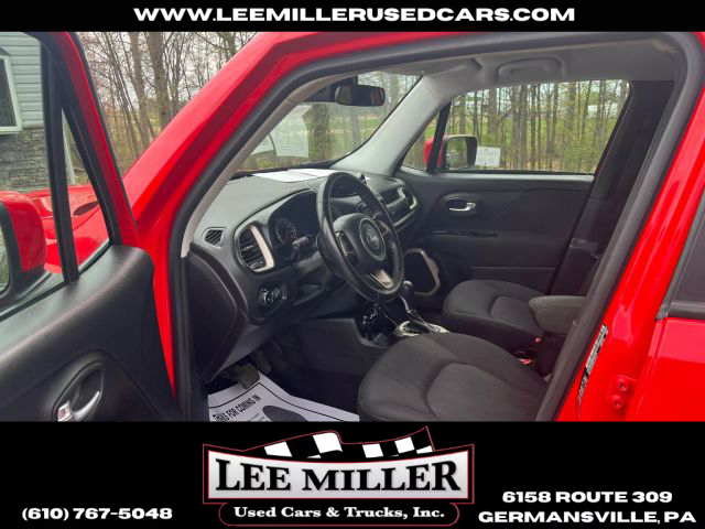 2017 Jeep Renegade - Image 12