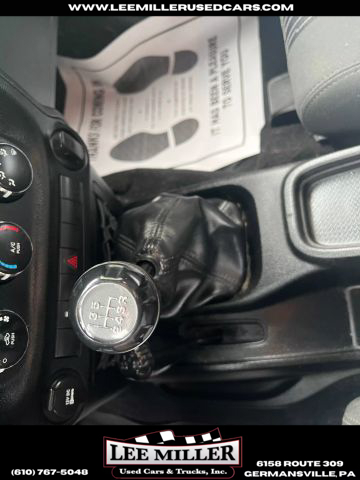 2011 Jeep Wrangler - Image 12