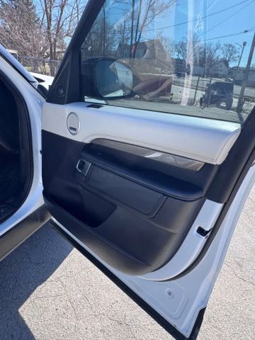 2018 Land Rover Discovery Hse Luxury Sport Utility 4d - Image 22