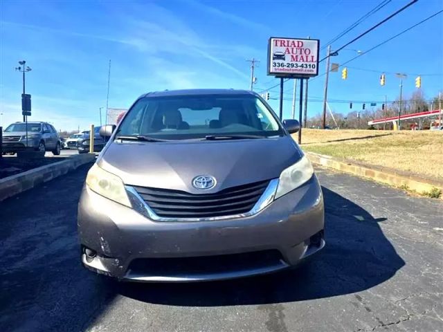 2011 Toyota Sienna - Image 2