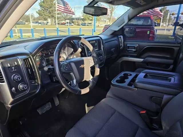 2016 Chevrolet Silverado 1500 Crew Cab - Image 12
