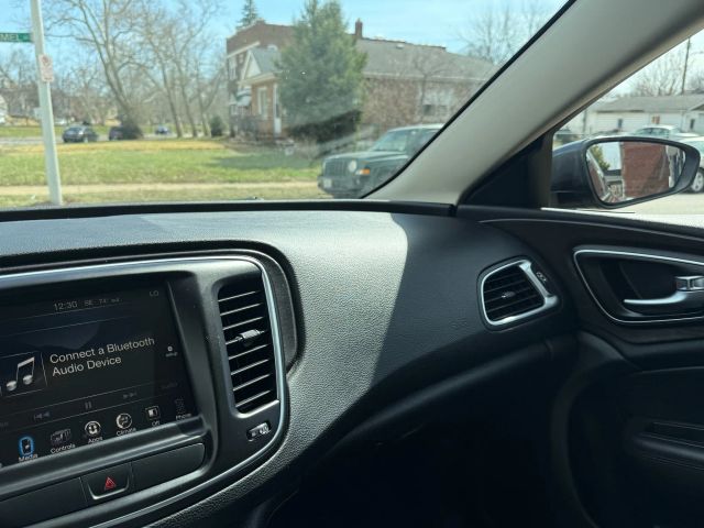 2017 Chrysler 200 - Image 19