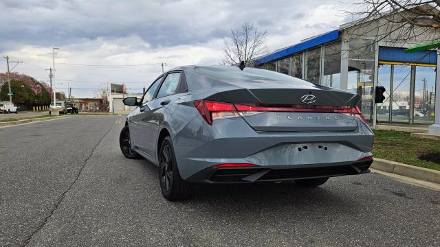 2021 Hyundai Elantra - Image 9