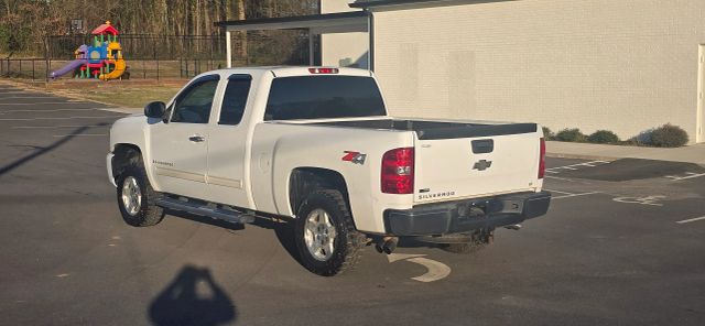 2009 Chevrolet Silverado 1500 Extended Cab - Image 5