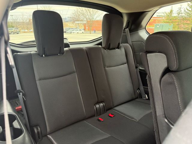 2017 Nissan Pathfinder - Image 16