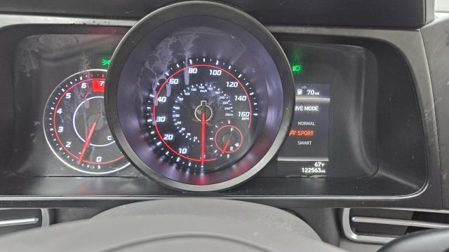 2021 Hyundai Elantra - Image 28