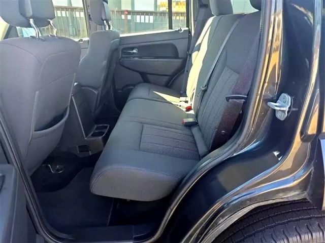 2011 Jeep Liberty - Image 21