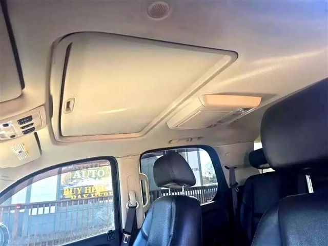 2007 Cadillac Escalade - Image 13