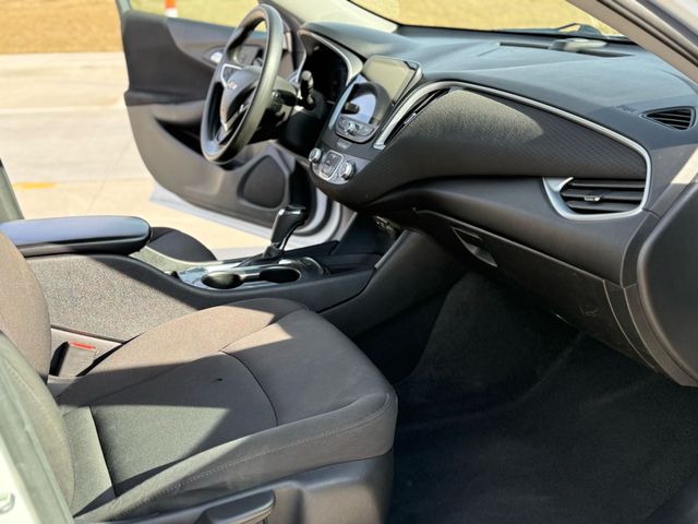 2020 Chevrolet Malibu - Image 19