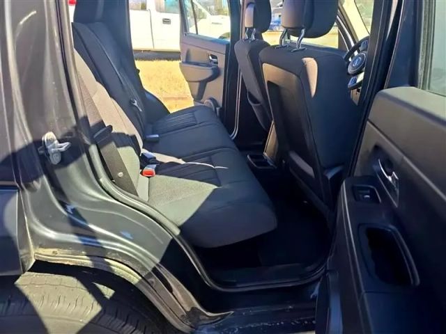 2011 Jeep Liberty - Image 18