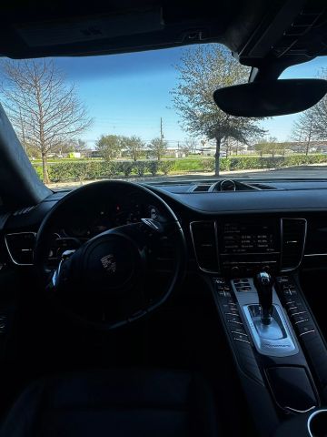 2014 Porsche Panamera - Image 15