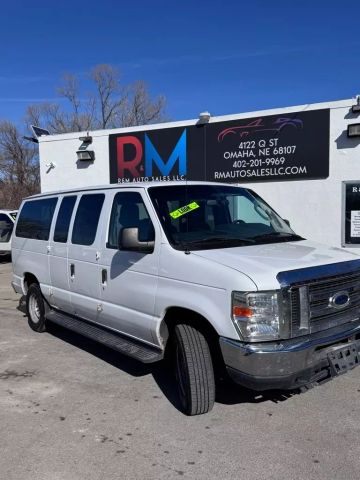 2013 Ford E350 Super Duty Passenger Xl Van 3d - Image 2