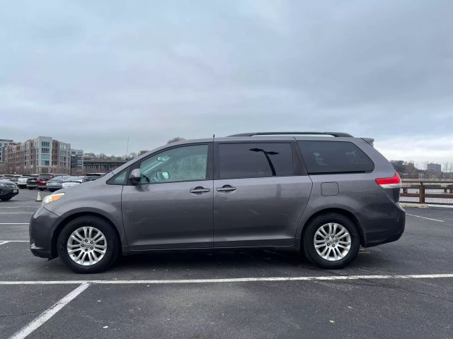 2011 Toyota Sienna Xle Minivan 4d - Image 8