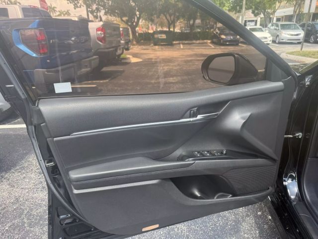 2019 Toyota Camry - Image 29