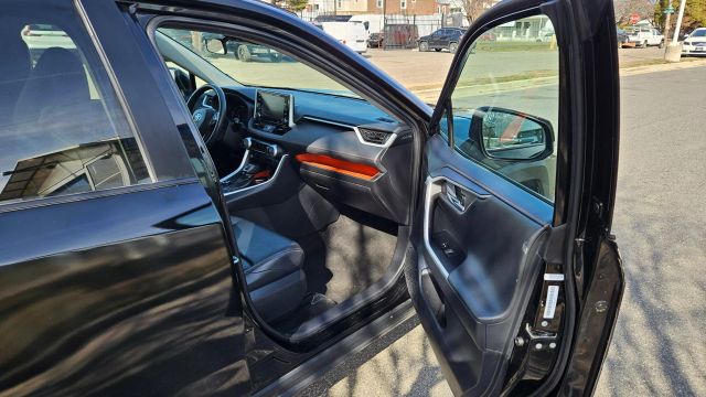 2021 Toyota Rav4 - Image 19