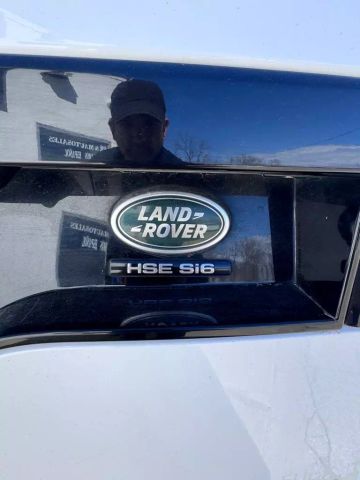 2018 Land Rover Discovery Hse Luxury Sport Utility 4d - Image 13