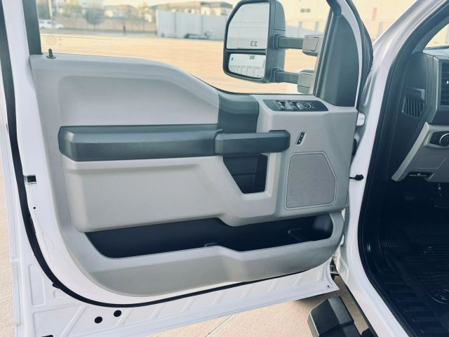 2019 Ford F250 Super Duty Crew Cab - Image 12