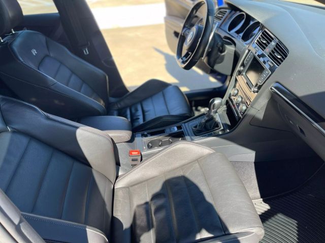 2016 Volkswagen Golf R - Image 11