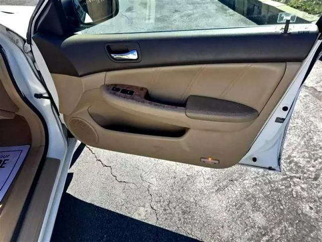 2005 Honda Accord - Image 14