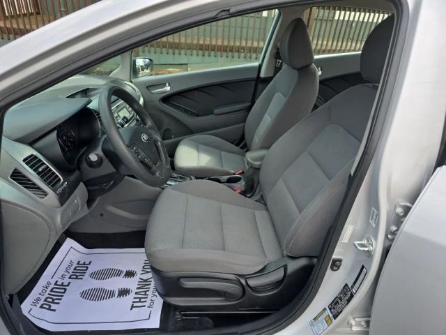 2017 Kia Forte - Image 11