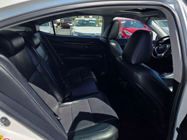 2014 Lexus Es - Image 16
