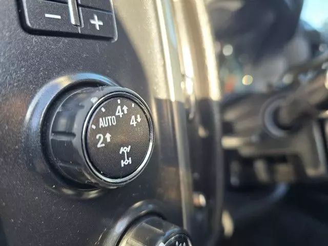 2016 Chevrolet Silverado 1500 Crew Cab - Image 11