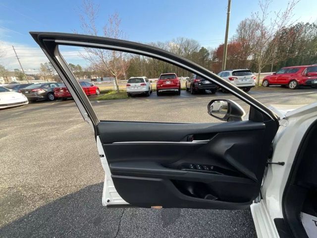 2018 TOYOTA CAMRY SEDAN WHITE AUTOMATIC - Peach State Motors