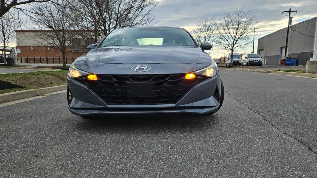 2021 Hyundai Elantra - Image 2