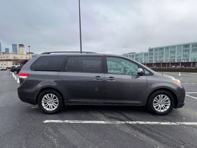 2011 Toyota Sienna Xle Minivan 4d - Image 9