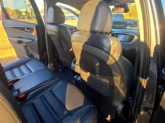 2020 Kia Sorento - Image 17