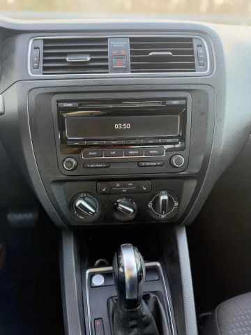 2015 Volkswagen Jetta 1.8t Se Sedan 4d - Image 15